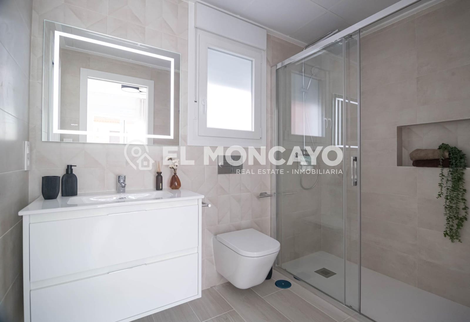 3 soveværelse Rækkehus til salg i Avileses med swimmingpool - € 249.000 (Ref: 8680070)