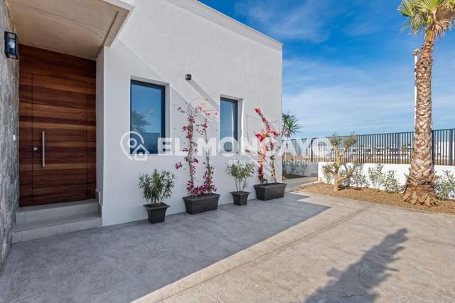 3 sypialnia Willa na sprzedaż w La Manga del Mar Menor z basenem - 549 000 € (Ref: 8689291)