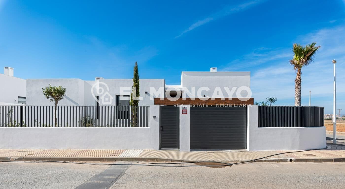 3 sypialnia Willa na sprzedaż w La Manga del Mar Menor z basenem - 549 000 € (Ref: 8689291)