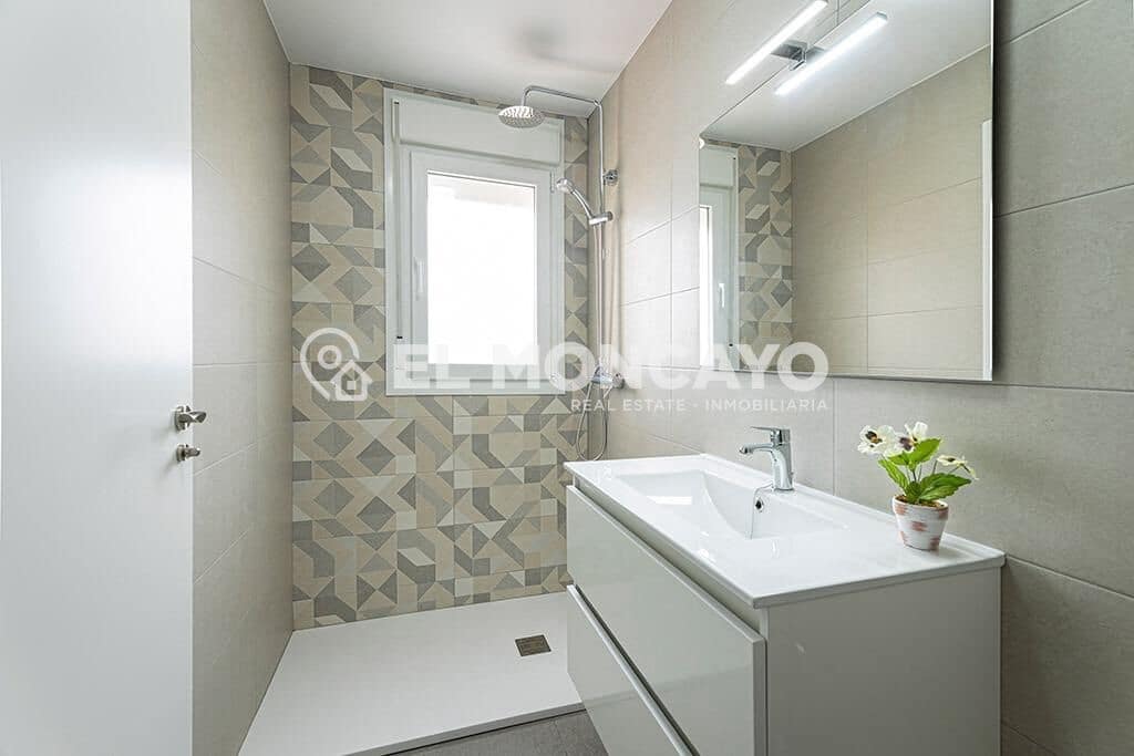 3 sypialnia Apartament na sprzedaż w La Manga del Mar Menor z basenem - 240 052 € (Ref: 8698213)