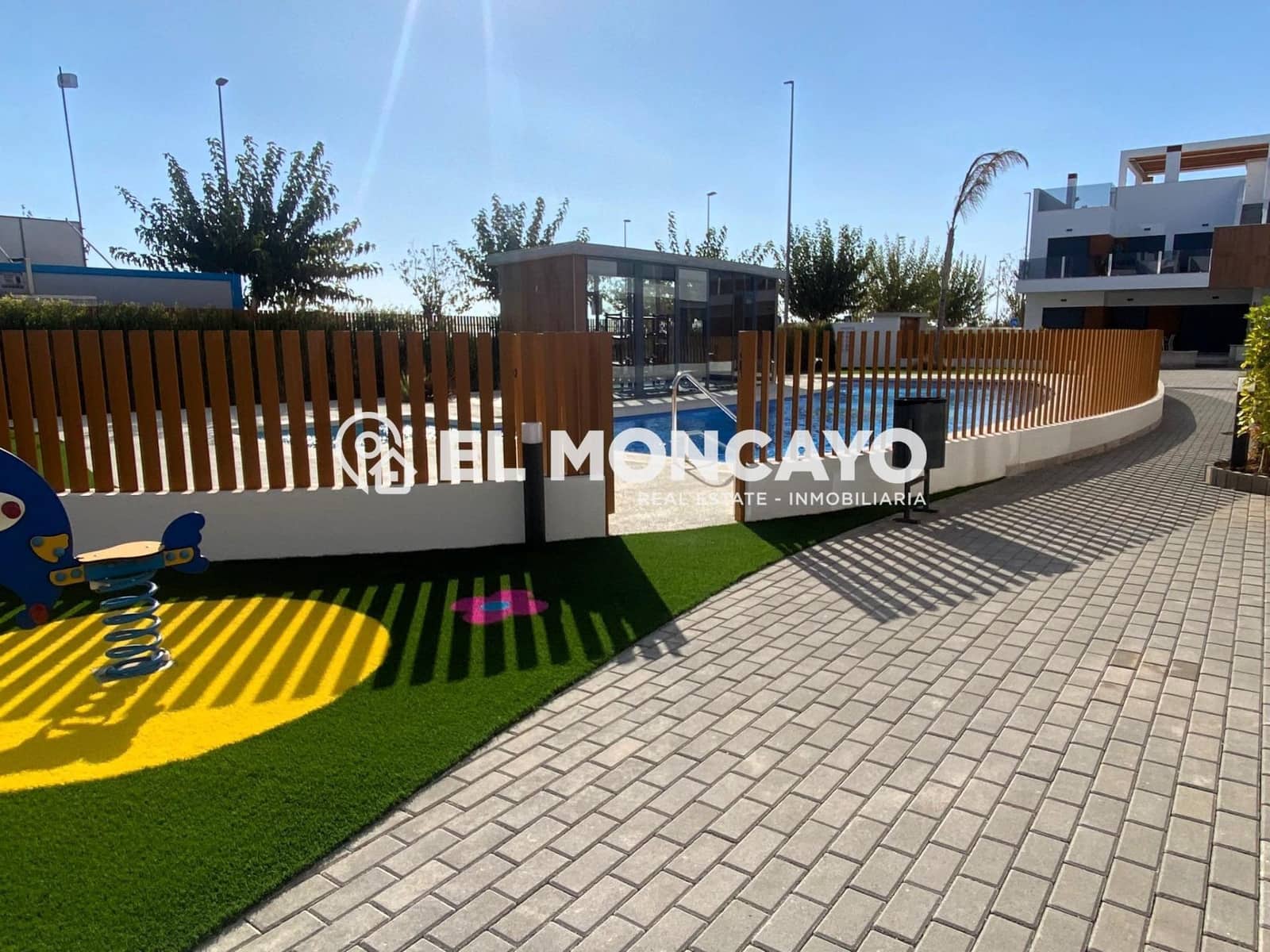 Bungalow de 2 habitaciones en Pilar de la Horadada en venta con piscina - 269.900 € (Ref: 8729749)