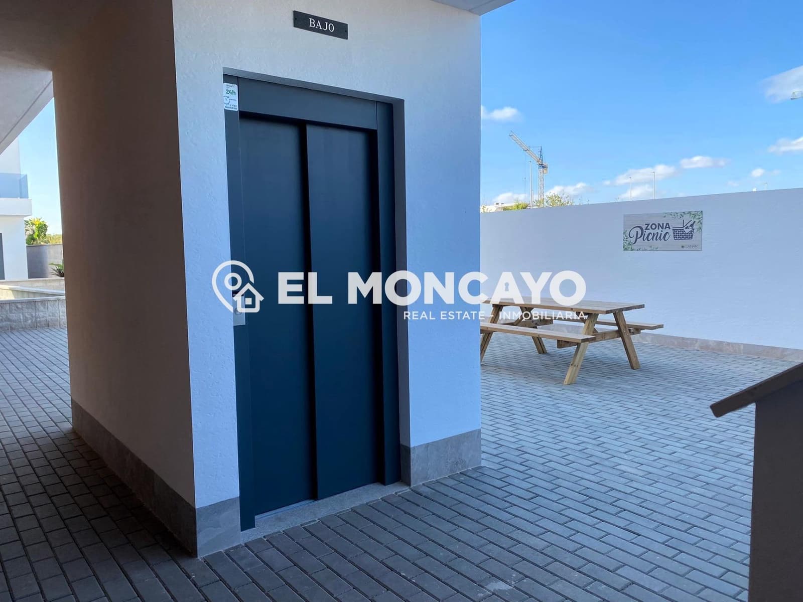 Bungalow de 2 habitaciones en Pilar de la Horadada en venta con piscina - 269.900 € (Ref: 8729749)