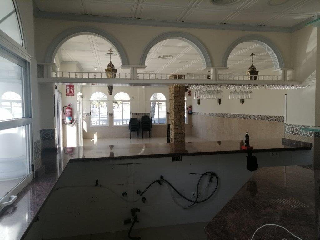 Empresa para venda em Guardamar del Segura - 192 000 € (Ref: 8834399)