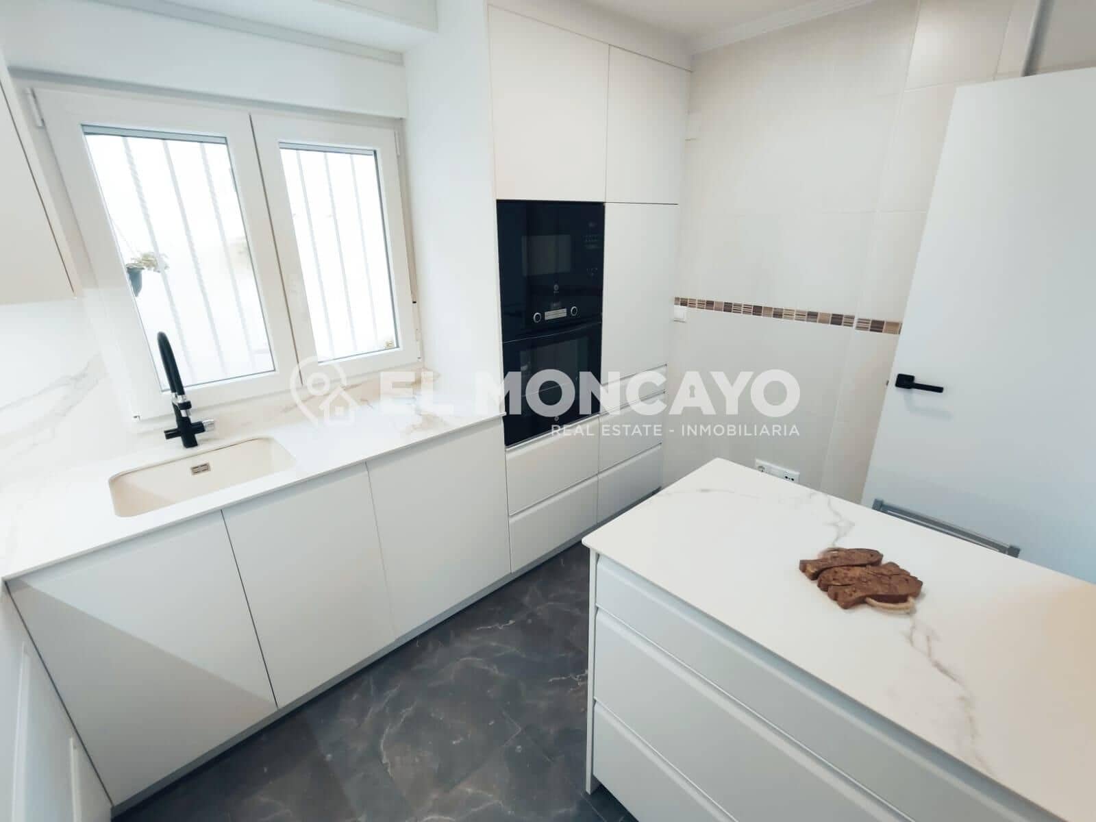 3 soveværelse Rækkehus til salg i Guardamar del Segura med garage - € 299.000 (Ref: 8839116)