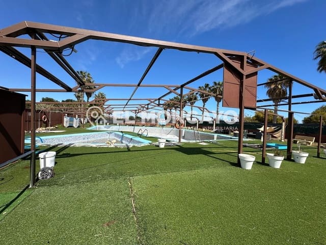 Business for sale in Guardamar del Segura - € 750,000 (Ref: 8896906)