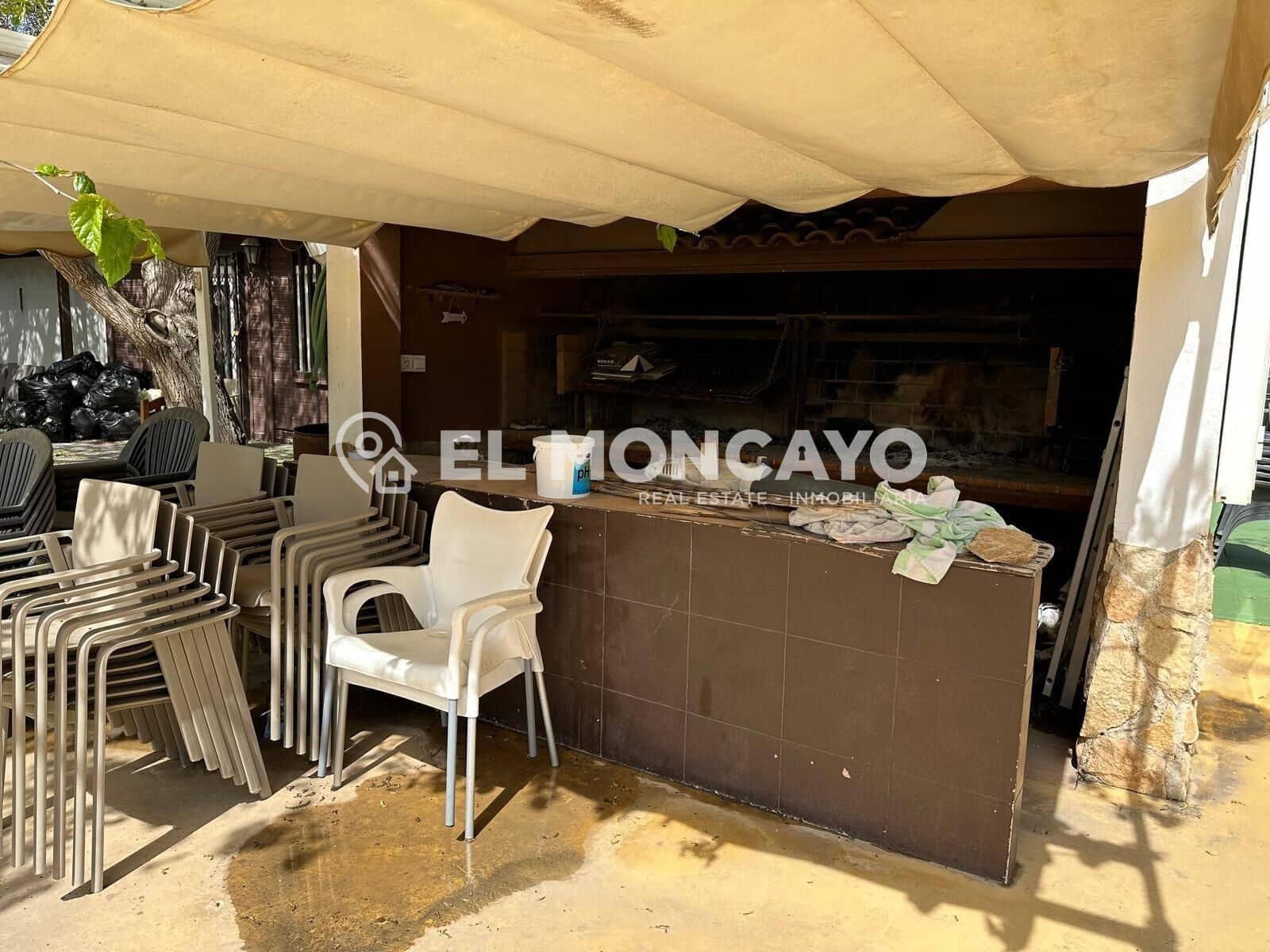 Virksomhed til salg i Guardamar del Segura - € 750.000 (Ref: 8896906)