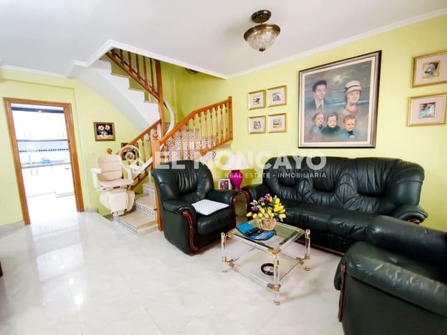 4 soveværelse Rækkehus til salg i Guardamar del Segura med swimmingpool garage - € 435.000 (Ref: 8915204)