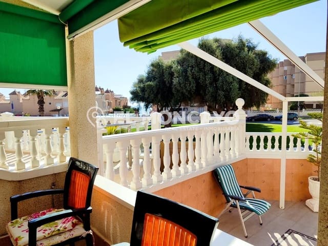 4 soveværelse Rækkehus til salg i Guardamar del Segura med swimmingpool garage - € 435.000 (Ref: 8915204)