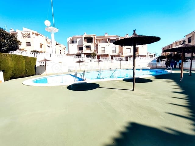 4 soveværelse Rækkehus til salg i Guardamar del Segura med swimmingpool garage - € 435.000 (Ref: 8915204)