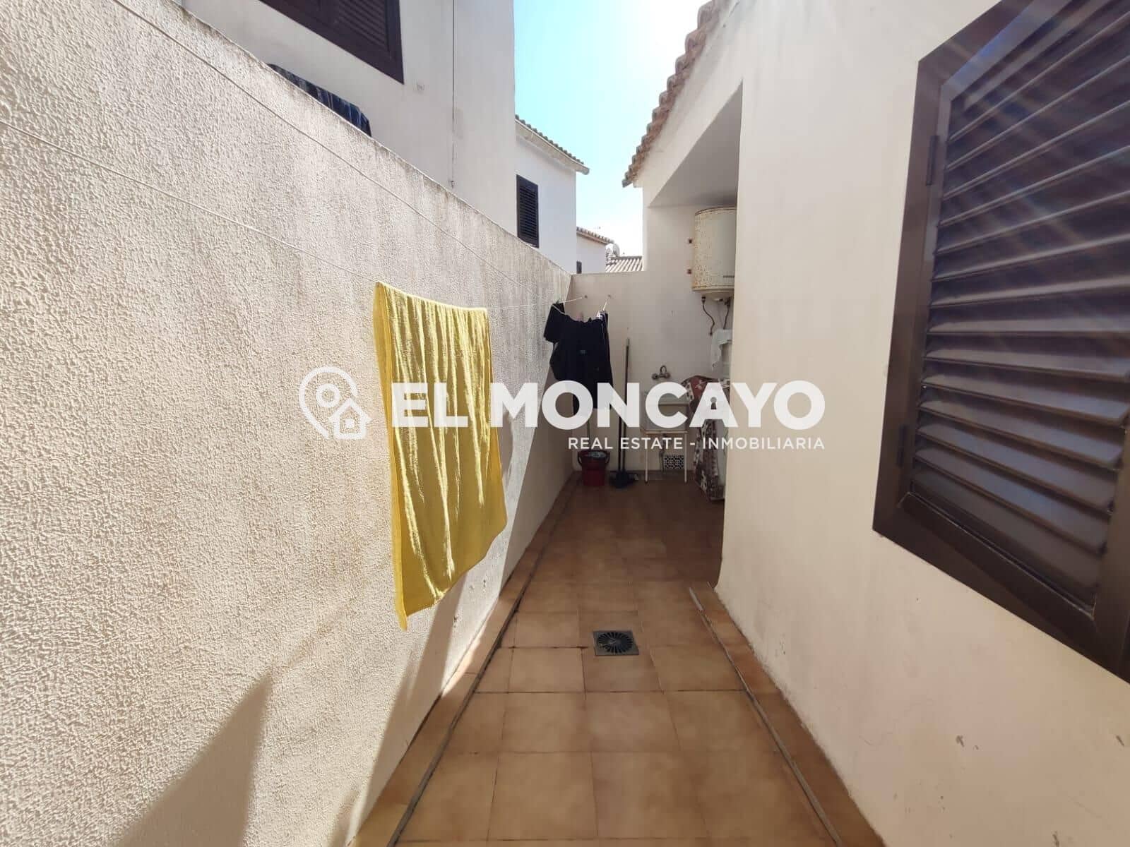 5 bedroom Terraced Villa for sale in Guardamar del Segura with garage - € 360,000 (Ref: 8938573)