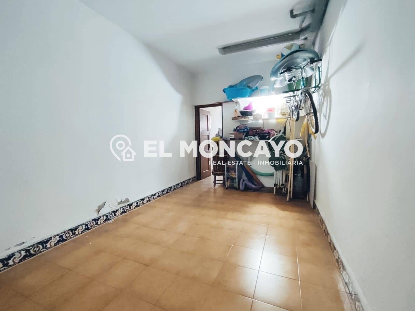 5 bedroom Terraced Villa for sale in Guardamar del Segura with garage - € 360,000 (Ref: 8938573)