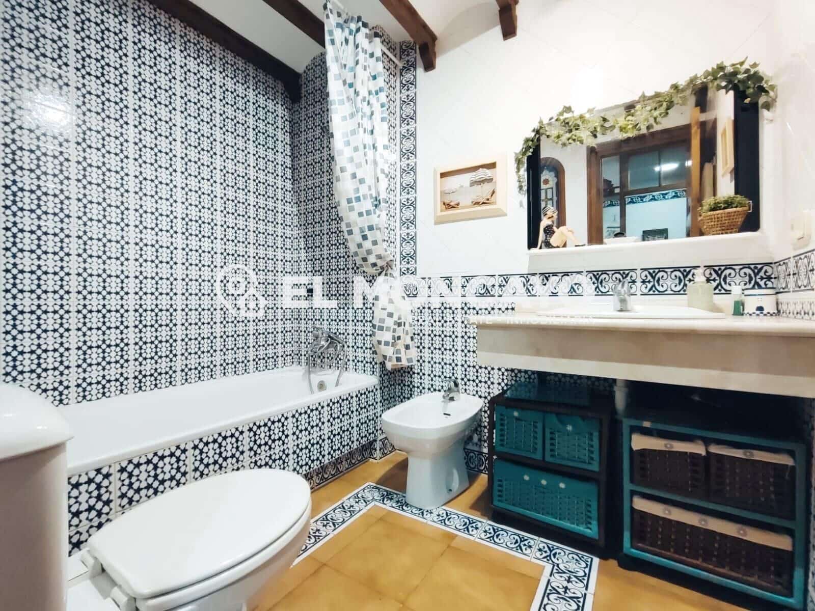 5 bedroom Terraced Villa for sale in Guardamar del Segura with garage - € 360,000 (Ref: 8938573)