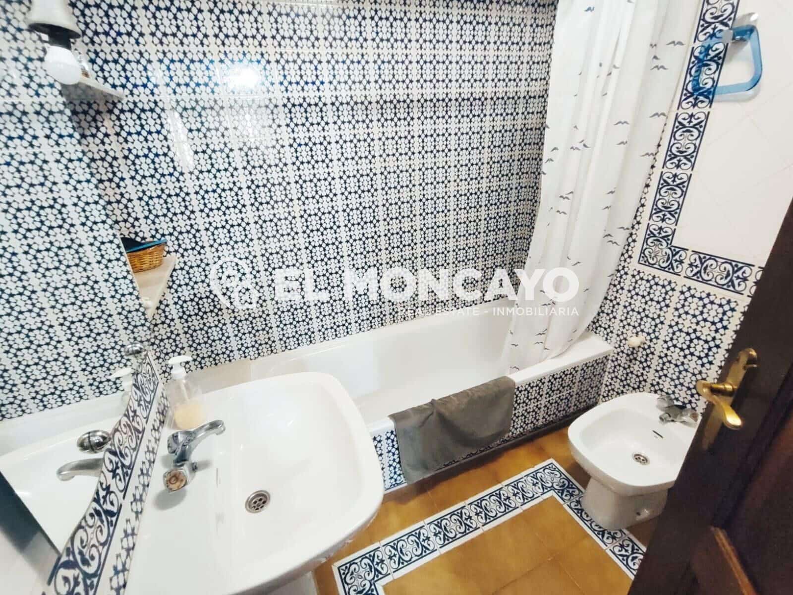 5 bedroom Terraced Villa for sale in Guardamar del Segura with garage - € 360,000 (Ref: 8938573)