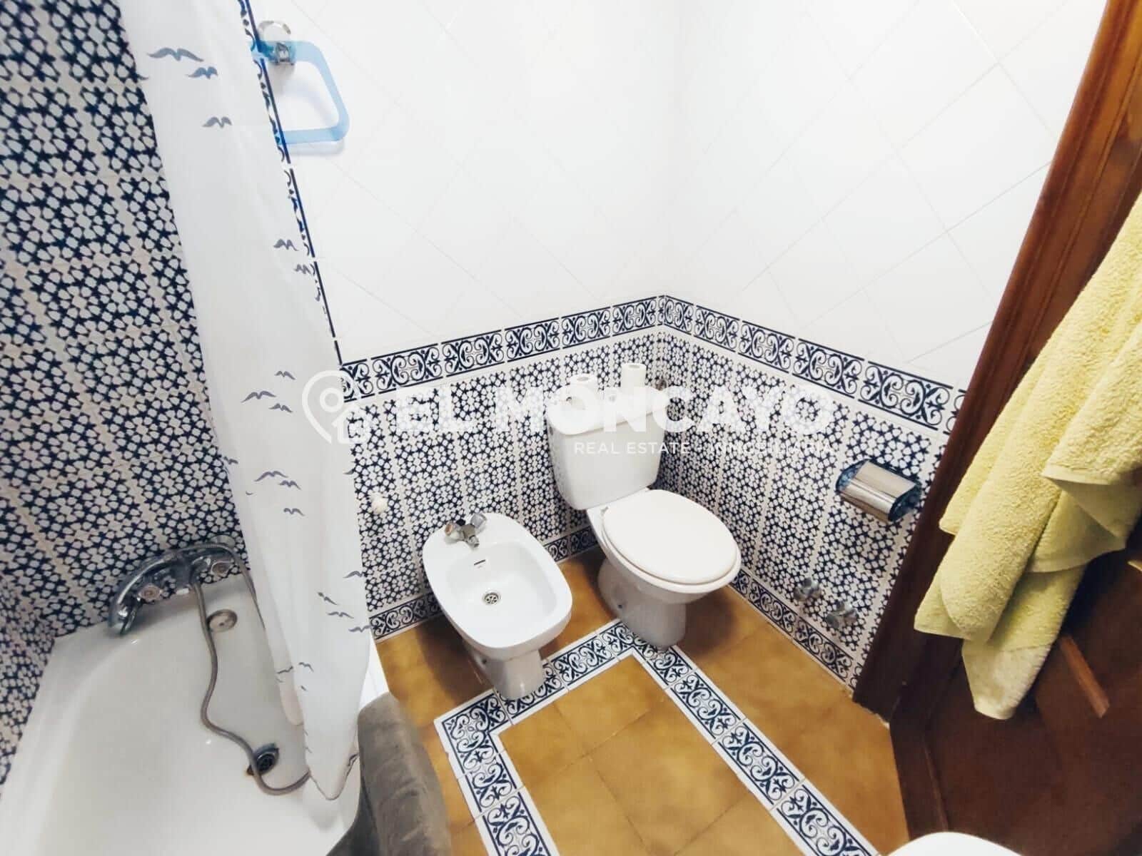 5 bedroom Terraced Villa for sale in Guardamar del Segura with garage - € 360,000 (Ref: 8938573)