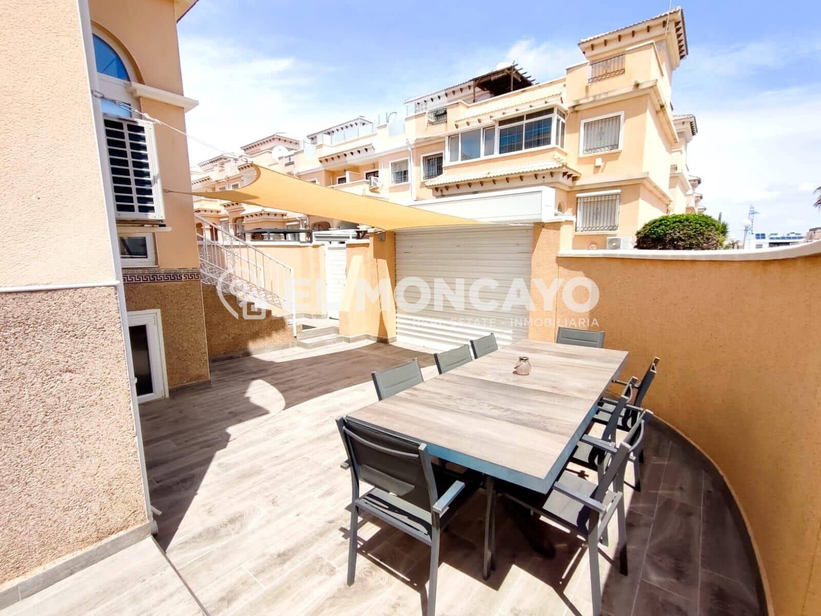 3 makuuhuone Rivitalo myytävänä paikassa Orihuela Costa mukana uima-altaan - 279 000 € (Ref: 8985893)