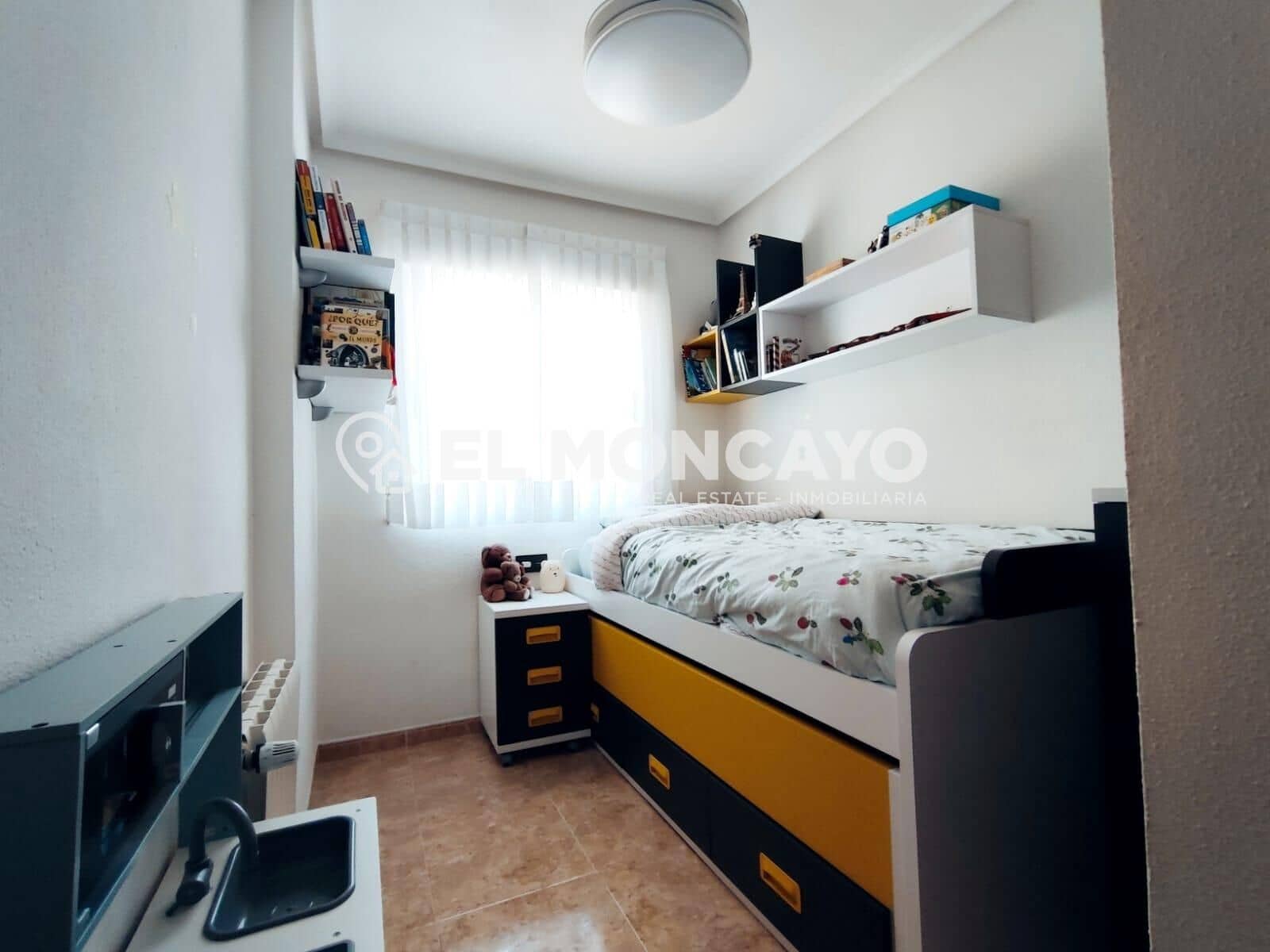 3 makuuhuone Rivitalo myytävänä paikassa Orihuela Costa mukana uima-altaan - 279 000 € (Ref: 8985893)