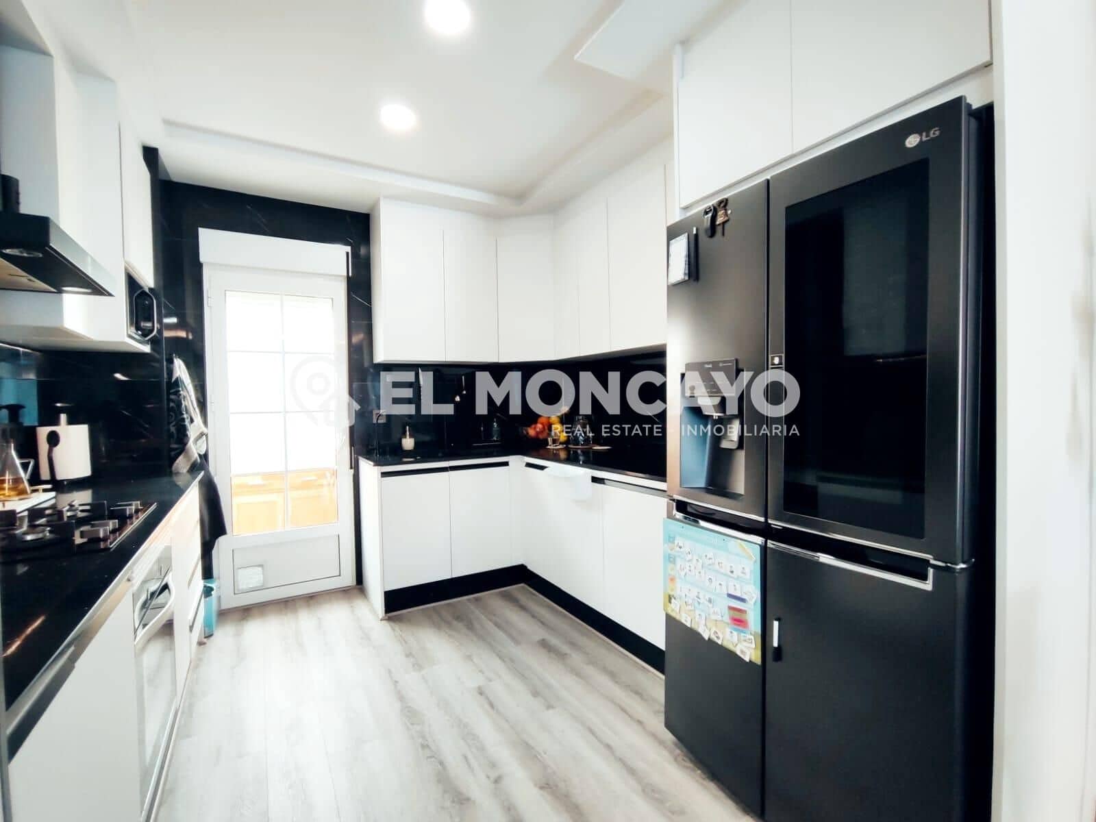 3 makuuhuone Rivitalo myytävänä paikassa Orihuela Costa mukana uima-altaan - 279 000 € (Ref: 8985893)