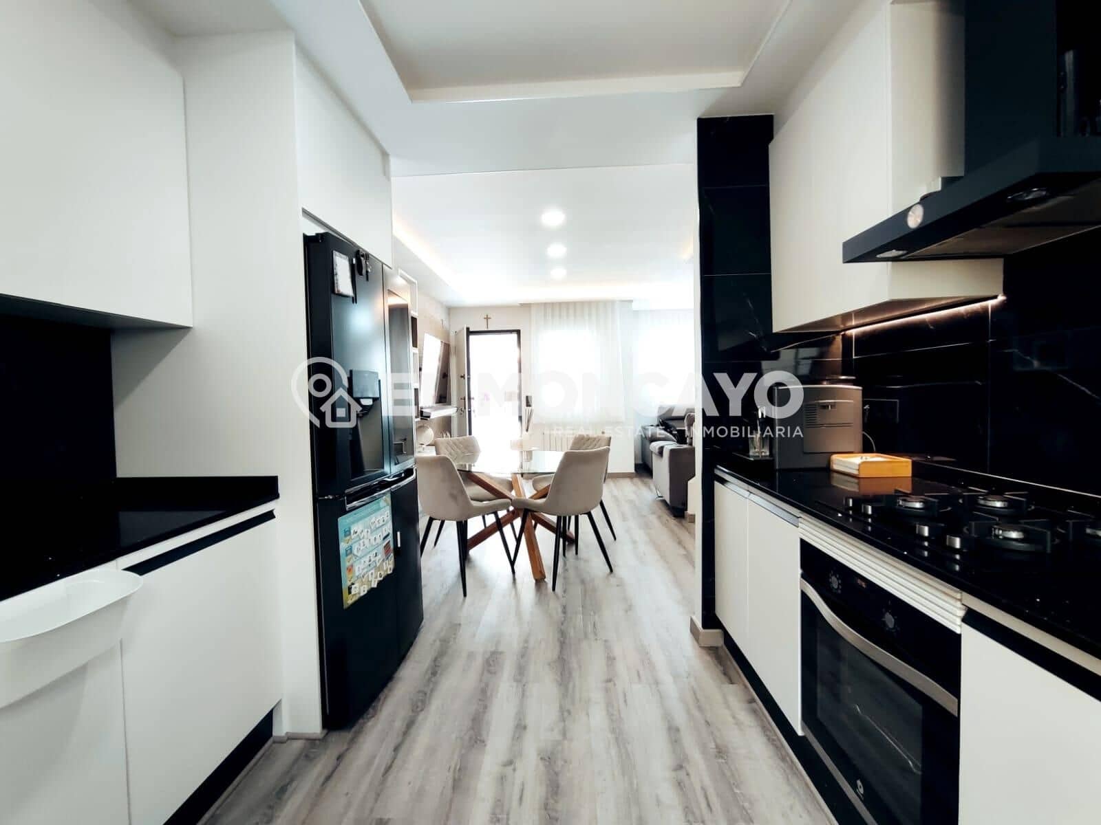 3 makuuhuone Rivitalo myytävänä paikassa Orihuela Costa mukana uima-altaan - 279 000 € (Ref: 8985893)