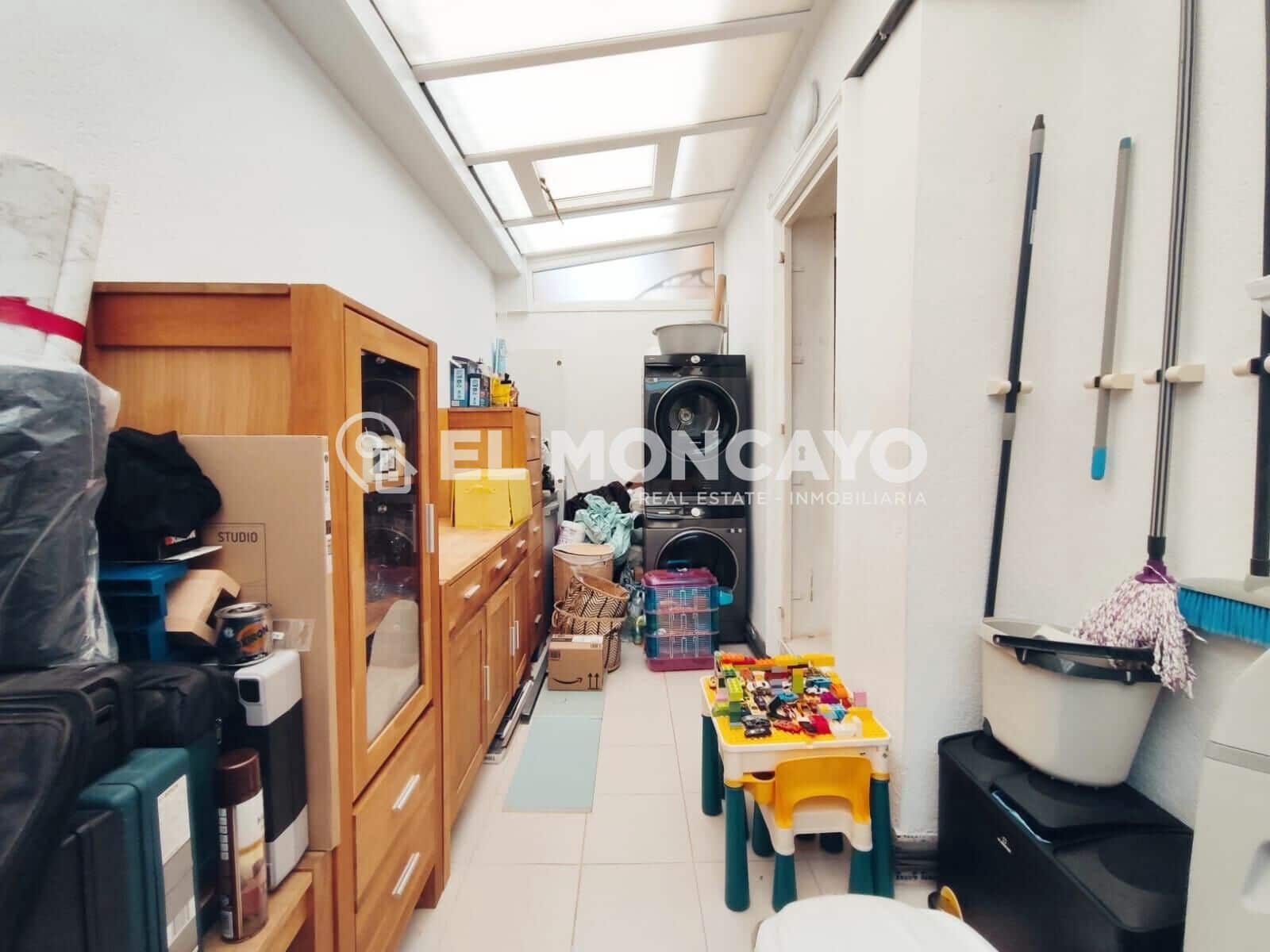 3 makuuhuone Rivitalo myytävänä paikassa Orihuela Costa mukana uima-altaan - 279 000 € (Ref: 8985893)