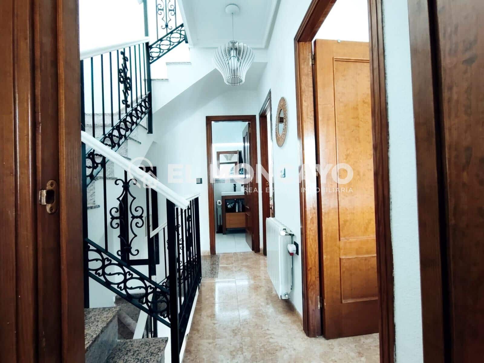 3 makuuhuone Rivitalo myytävänä paikassa Orihuela Costa mukana uima-altaan - 279 000 € (Ref: 8985893)