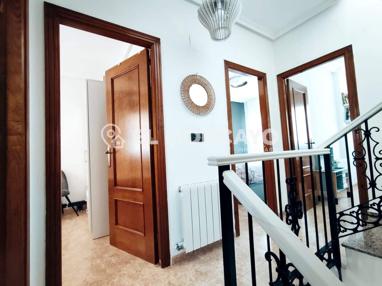 3 makuuhuone Rivitalo myytävänä paikassa Orihuela Costa mukana uima-altaan - 279 000 € (Ref: 8985893)