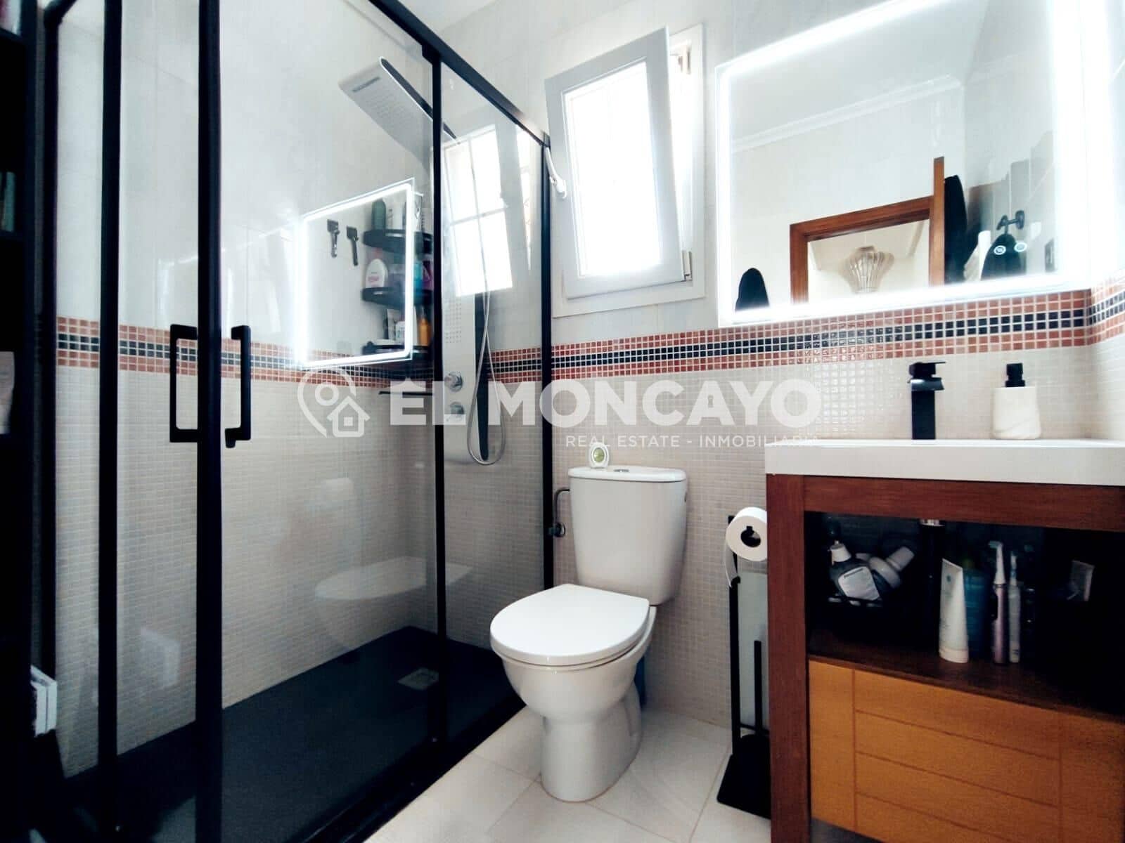 3 makuuhuone Rivitalo myytävänä paikassa Orihuela Costa mukana uima-altaan - 279 000 € (Ref: 8985893)