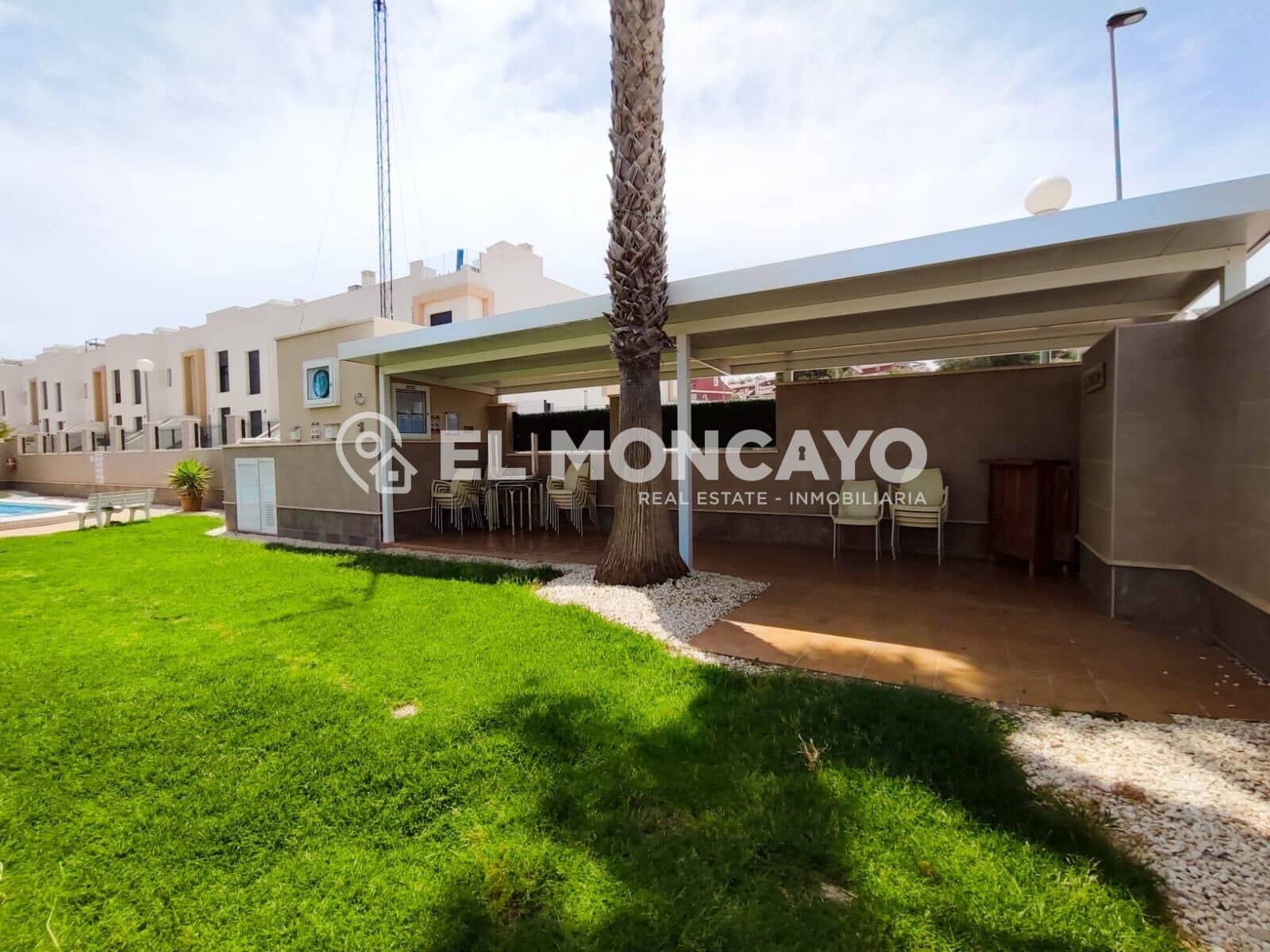 3 makuuhuone Rivitalo myytävänä paikassa Orihuela Costa mukana uima-altaan - 279 000 € (Ref: 8985893)