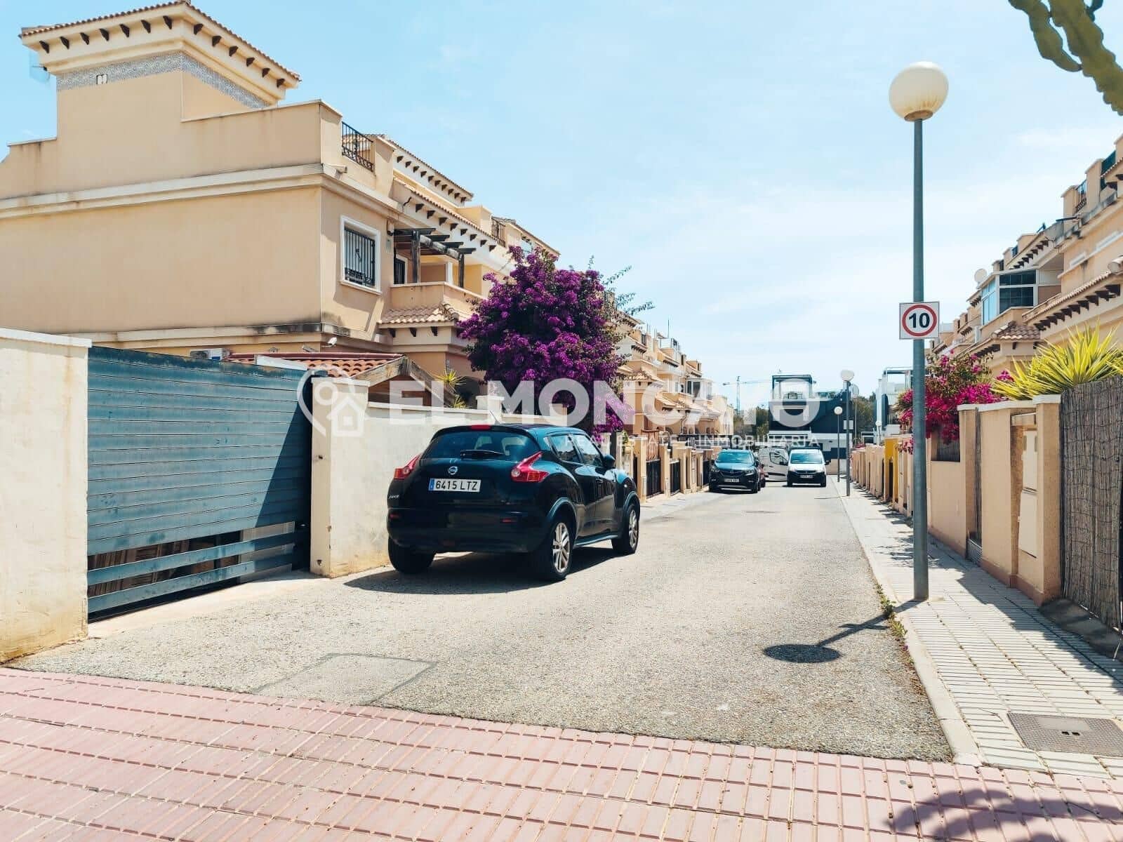 3 makuuhuone Rivitalo myytävänä paikassa Orihuela Costa mukana uima-altaan - 279 000 € (Ref: 8985893)