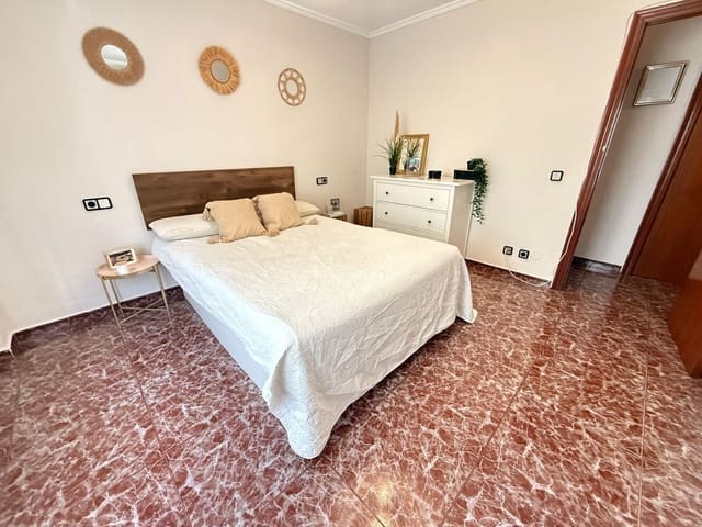 Piso de 3 habitaciones en Guardamar del Segura en venta - 149.900 € (Ref: 9001357)