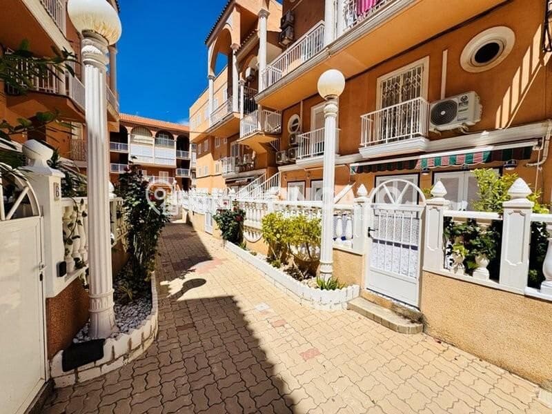 2 sypialnia Bungalow na sprzedaż w Torrevieja z basenem garażem - 210 000 € (Ref: 9005411)