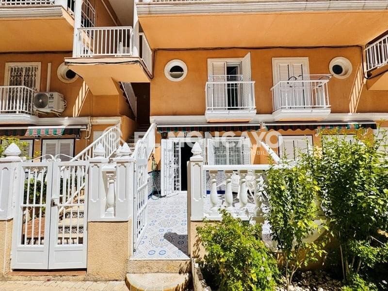 2 sypialnia Bungalow na sprzedaż w Torrevieja z basenem garażem - 210 000 € (Ref: 9005411)