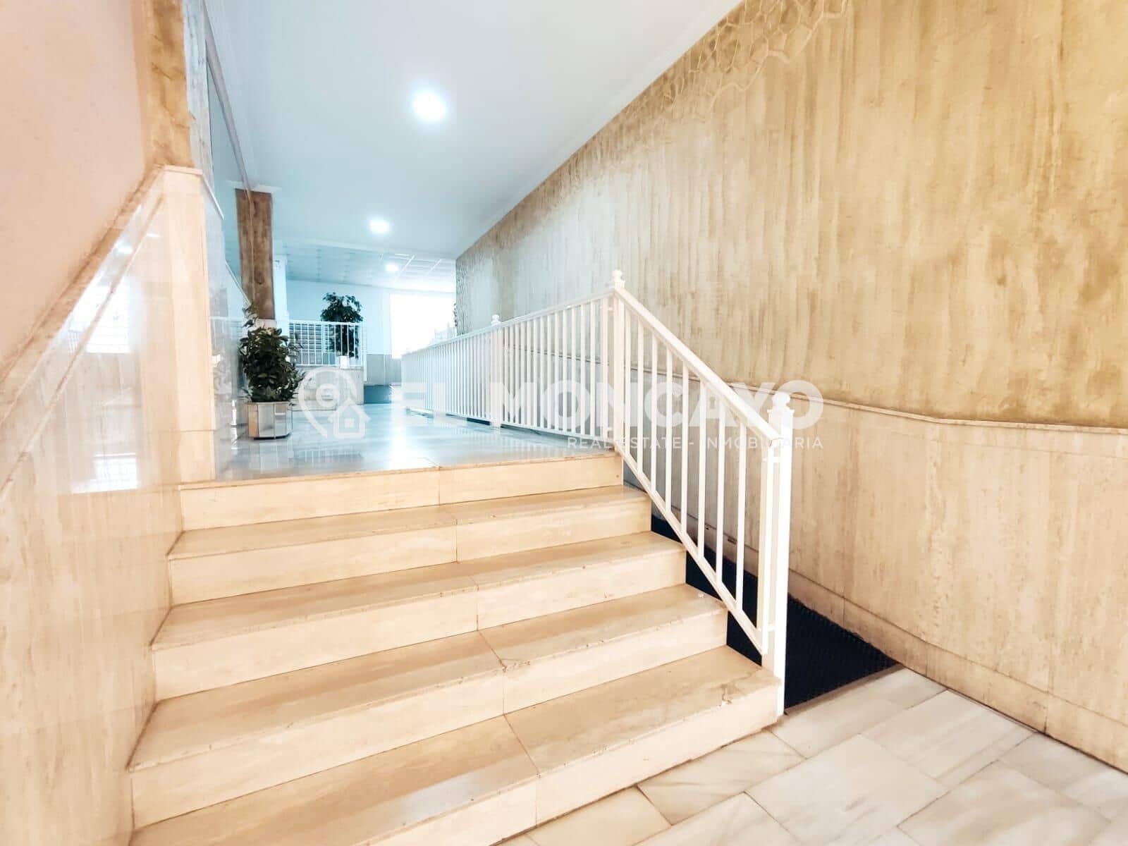 2 Zimmer Apartment zu verkaufen in Guardamar del Segura mit Garage - 135.000 € (Ref: 9012364)