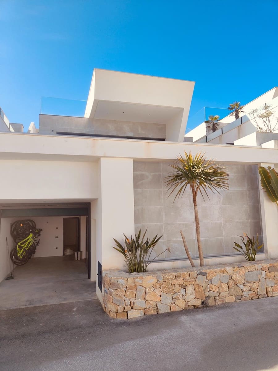 4 Zimmer Villa zu verkaufen in Ciudad Quesada mit Pool - 689.900 € (Ref: 9029844)