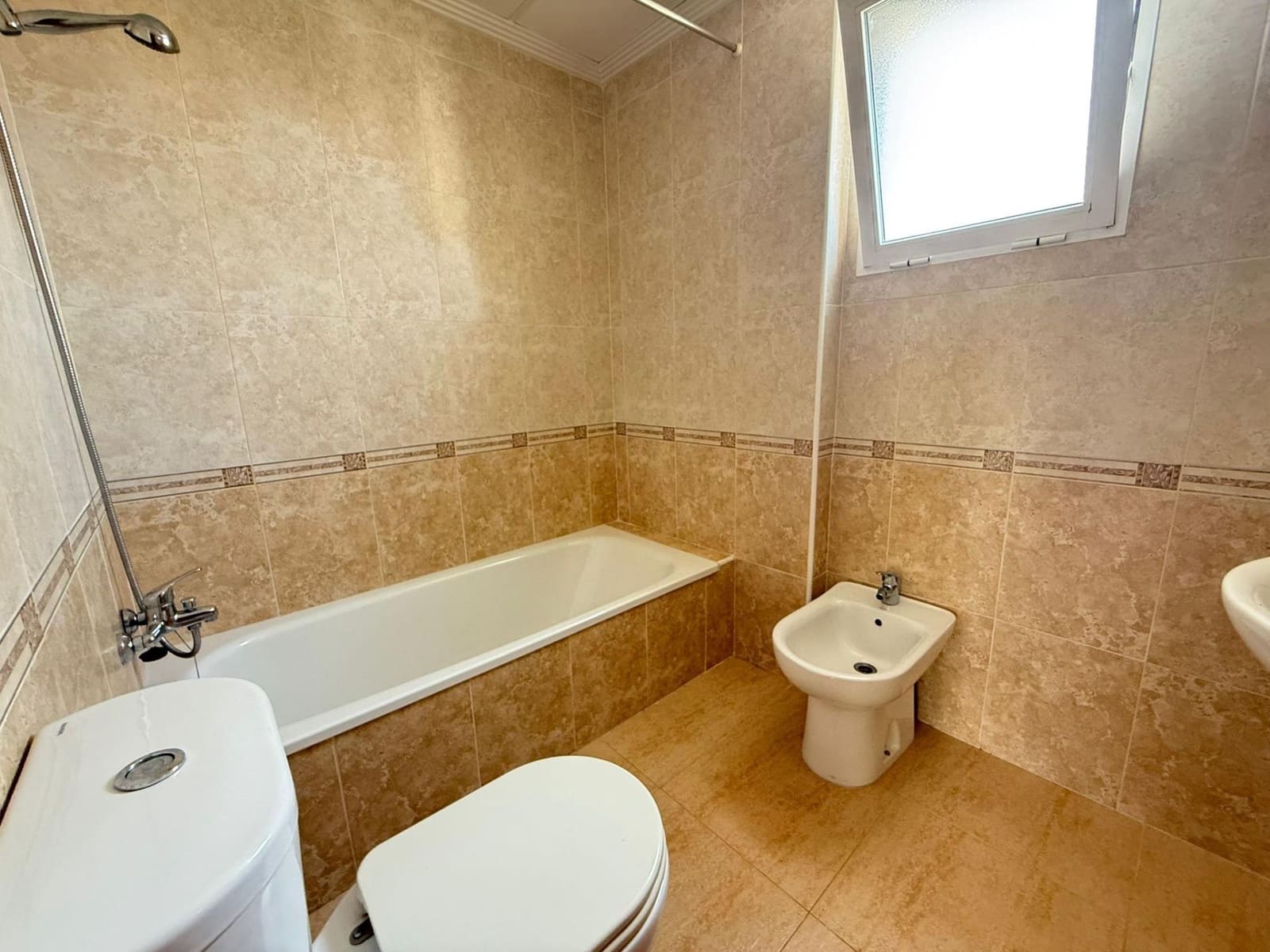 3 sypialnia Mieszkanie na sprzedaż w Guardamar del Segura z basenem - 185 000 € (Ref: 9037983)