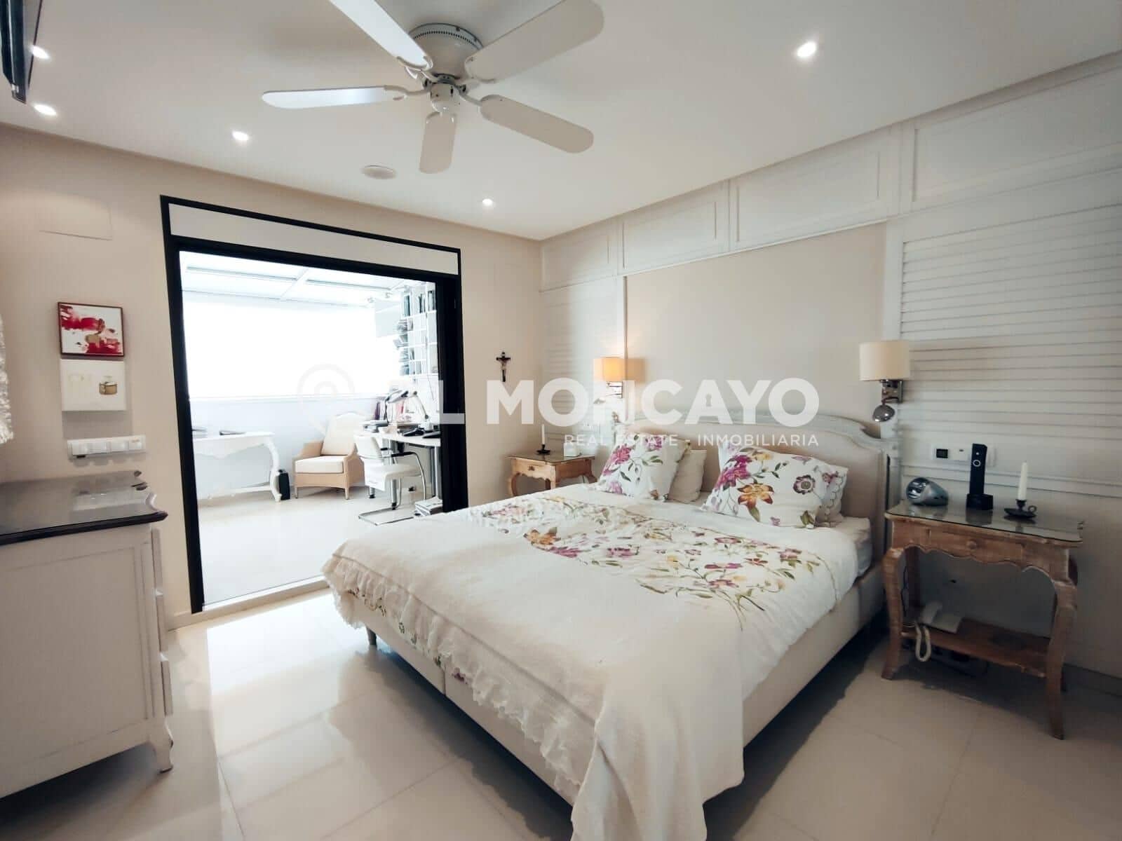 2 soveværelse Penthouse til salg i Guardamar del Segura med swimmingpool garage - € 498.765 (Ref: 9115976)