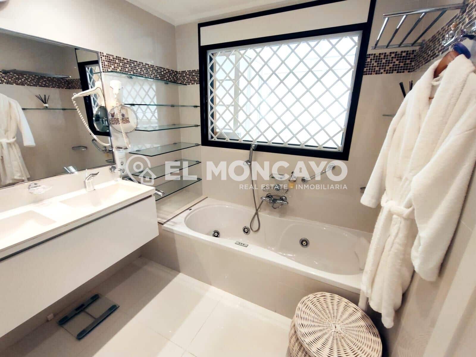 2 soveværelse Penthouse til salg i Guardamar del Segura med swimmingpool garage - € 498.765 (Ref: 9115976)