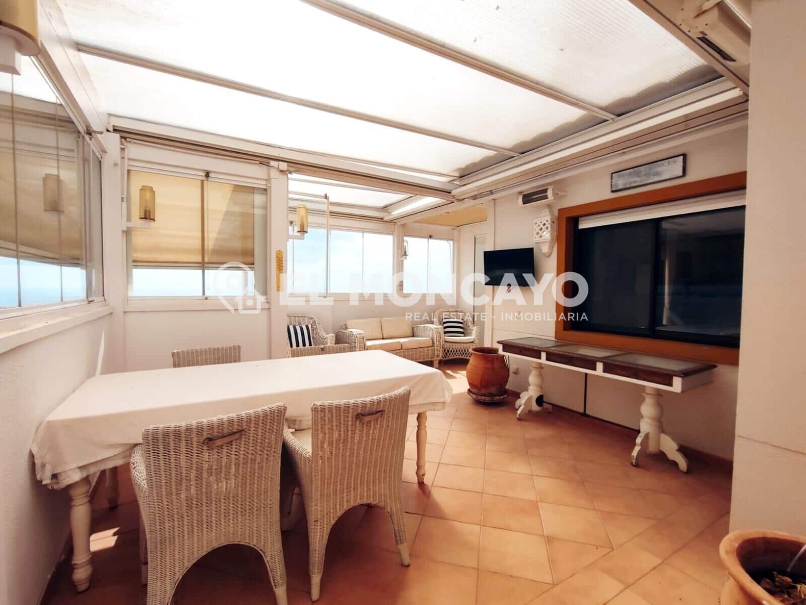 2 soveværelse Penthouse til salg i Guardamar del Segura med swimmingpool garage - € 498.765 (Ref: 9115976)