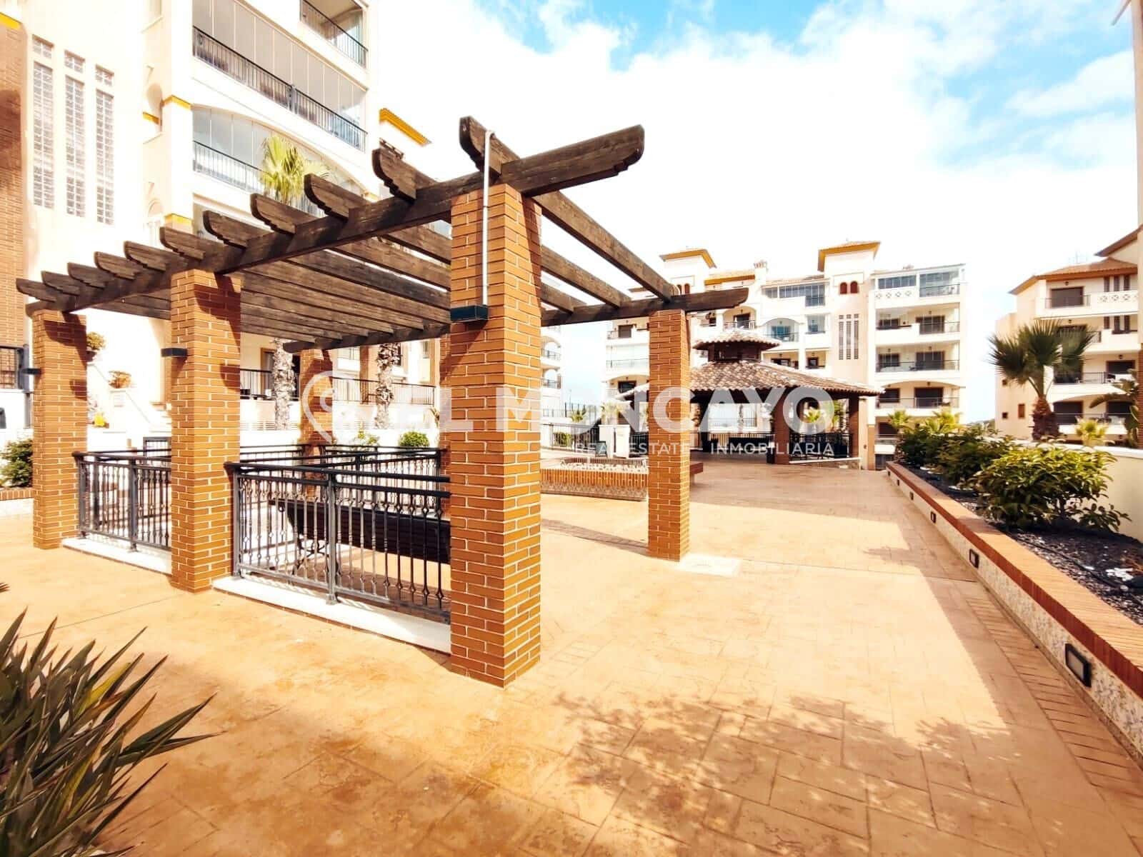 2 soveværelse Penthouse til salg i Guardamar del Segura med swimmingpool garage - € 498.765 (Ref: 9115976)