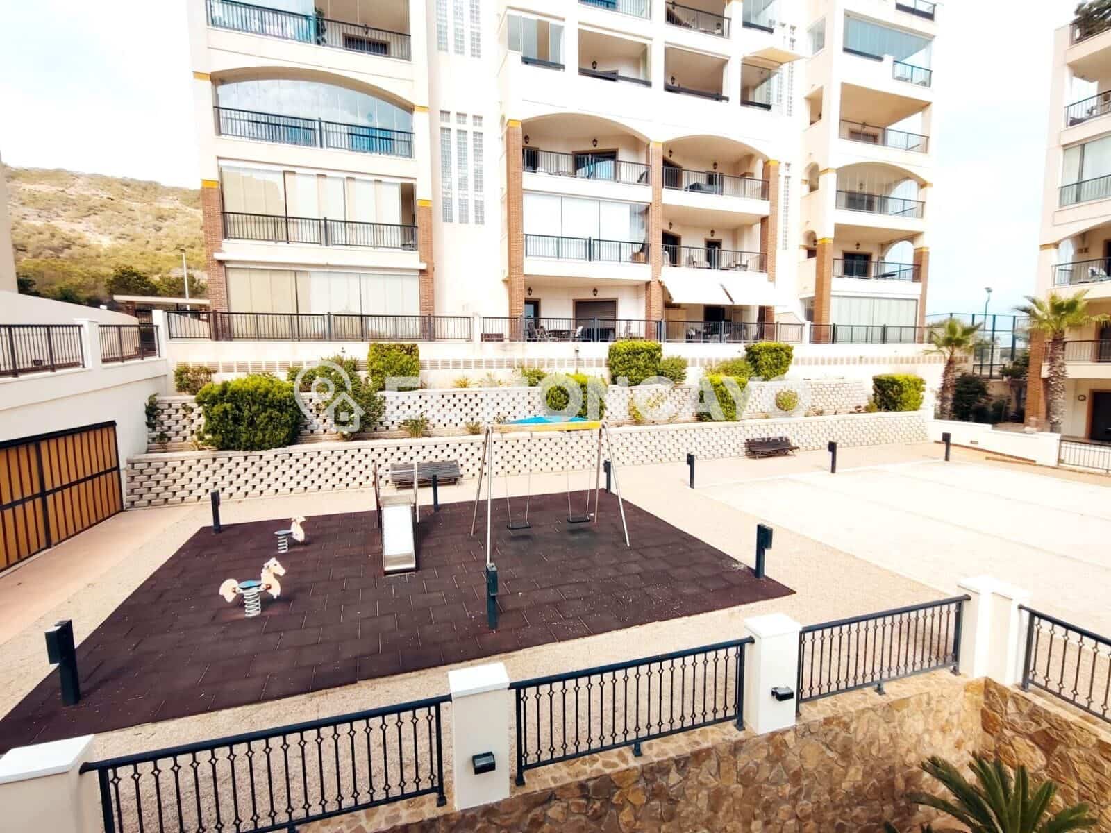 2 soveværelse Penthouse til salg i Guardamar del Segura med swimmingpool garage - € 498.765 (Ref: 9115976)