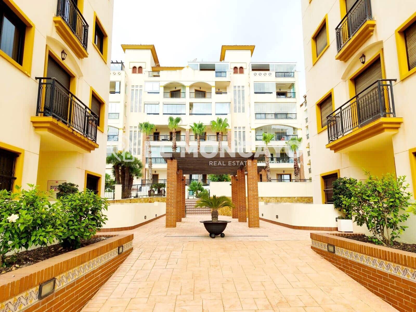 2 soveværelse Penthouse til salg i Guardamar del Segura med swimmingpool garage - € 498.765 (Ref: 9115976)