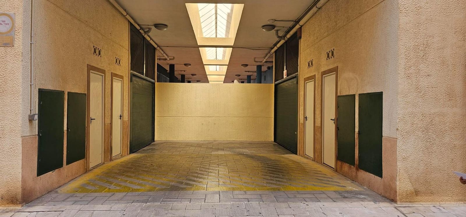 Garage for sale in Guardamar del Segura - € 25,000 (Ref: 9126694)