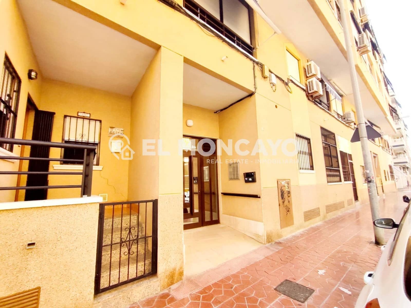 2 bedroom Apartment for sale in Guardamar del Segura - € 155,000 (Ref: 9161227)