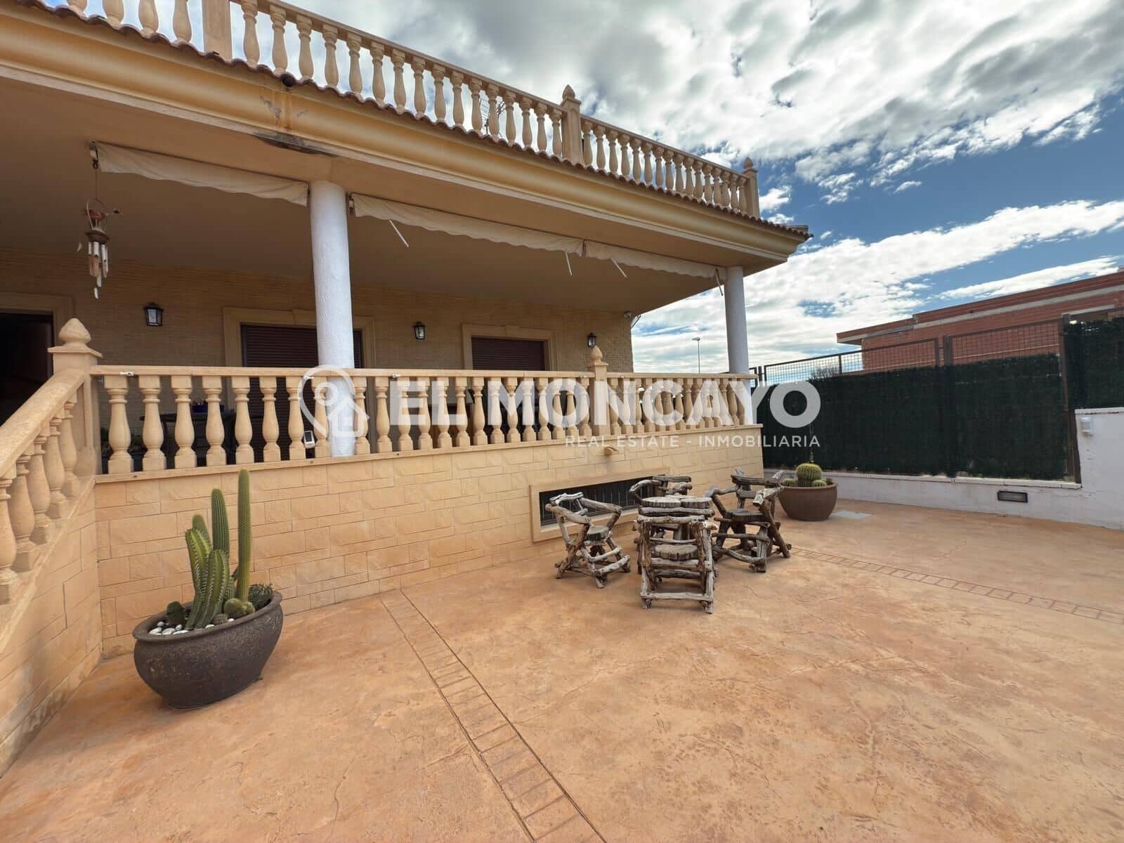 5 bedroom Villa for sale in Almoradi with pool garage - € 600,000 (Ref: 9177276)