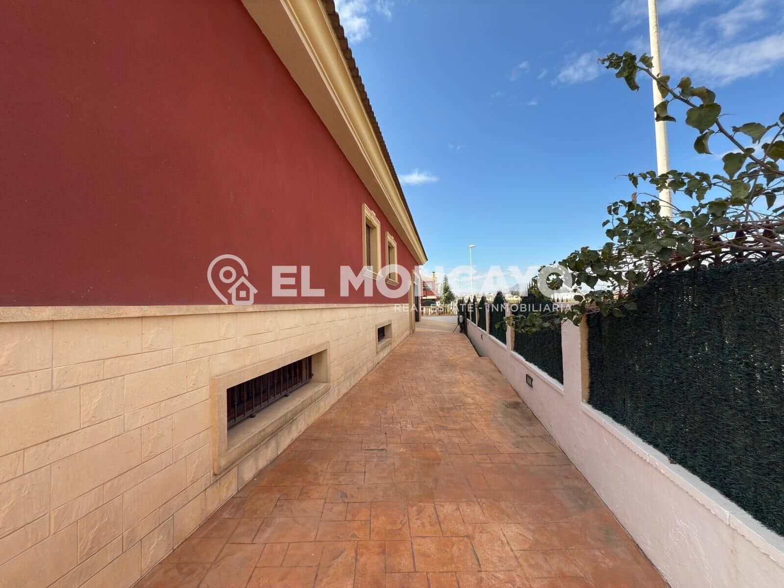 5 bedroom Villa for sale in Almoradi with pool garage - € 600,000 (Ref: 9177276)