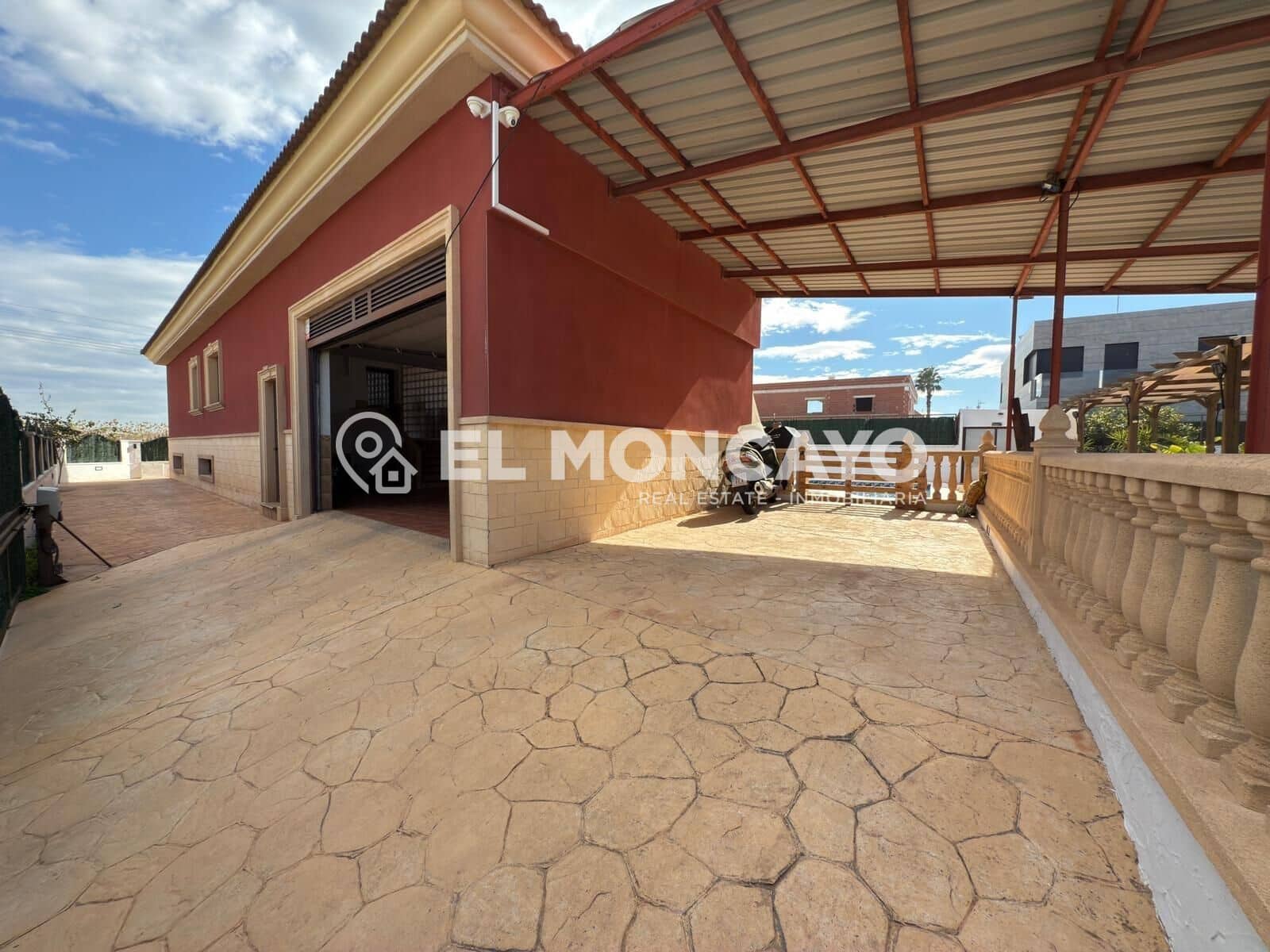5 bedroom Villa for sale in Almoradi with pool garage - € 600,000 (Ref: 9177276)