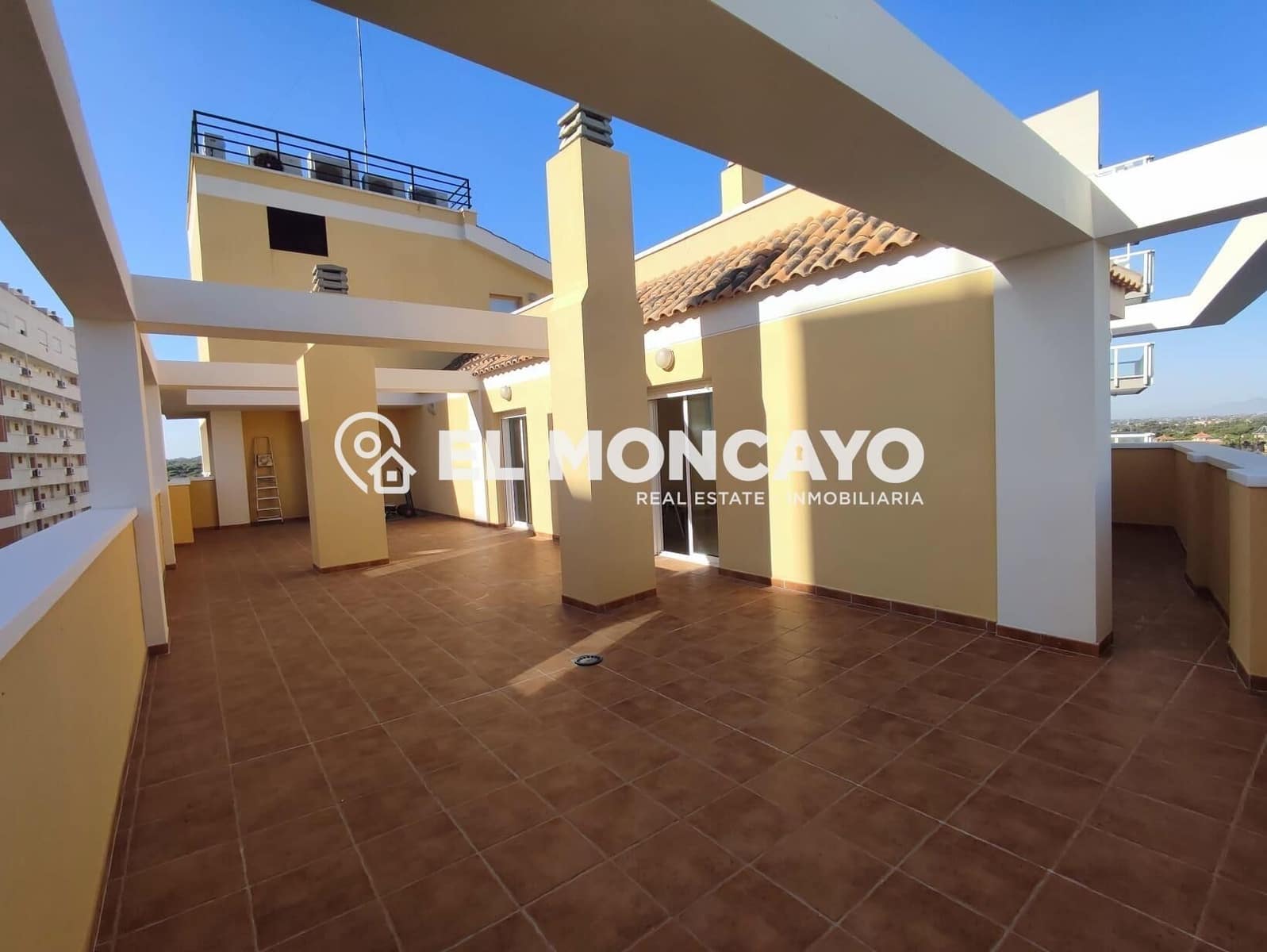 2 sovrum Takvåning till salu i Guardamar del Segura med pool - 225 000 € (Ref: 9265469)