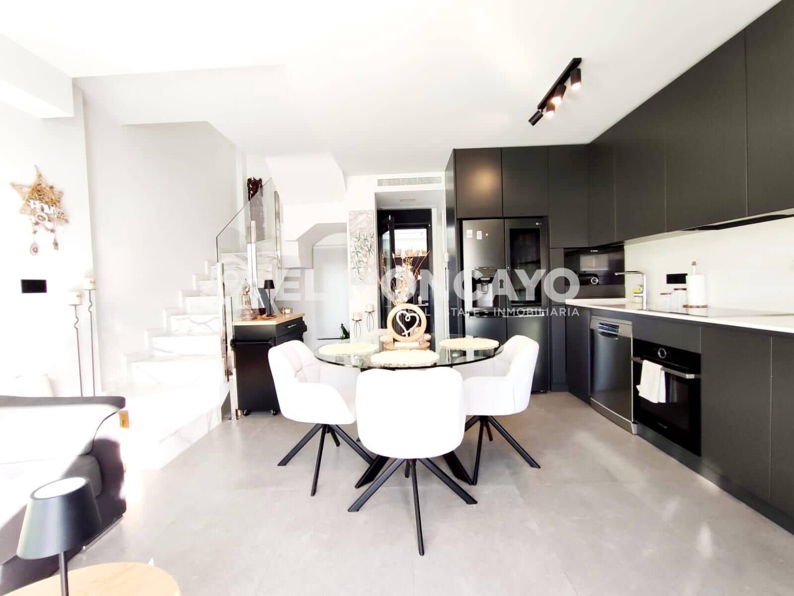 3 soveværelse Rækkehus til salg i Guardamar del Segura med swimmingpool garage - € 449.000 (Ref: 9312785)