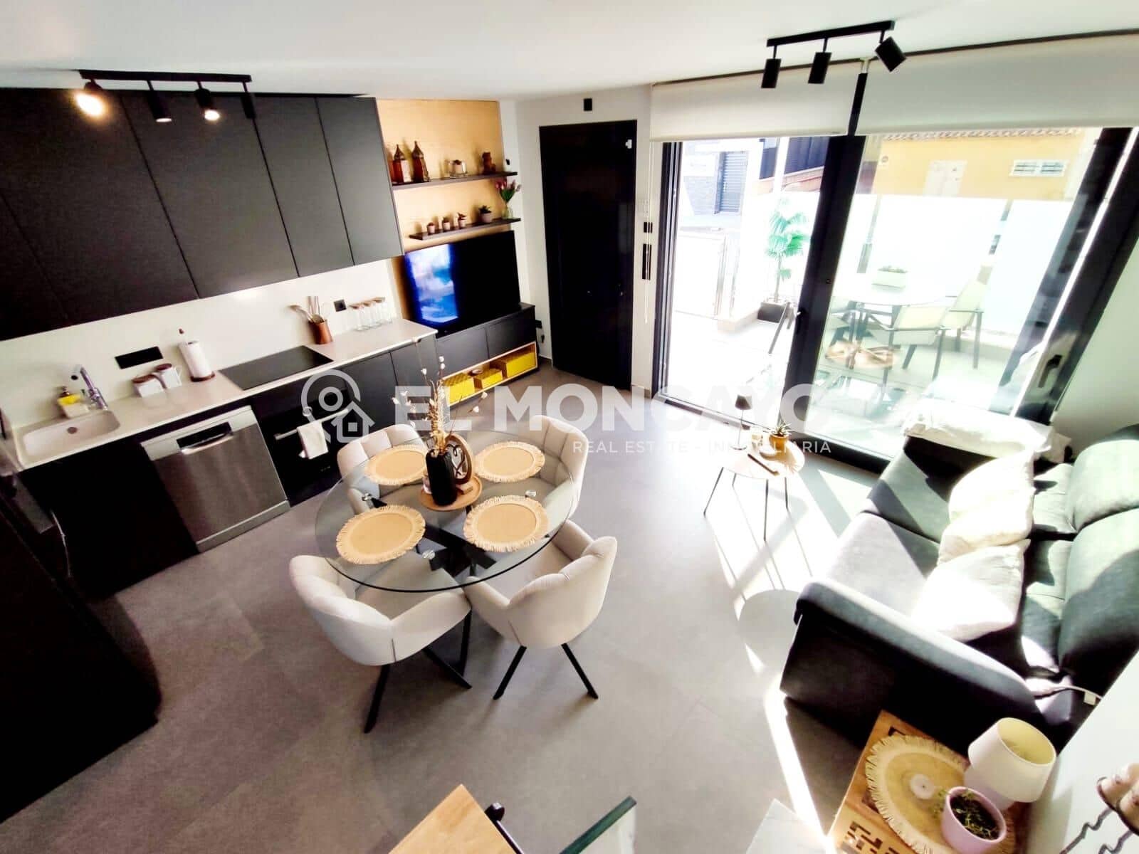 3 soveværelse Rækkehus til salg i Guardamar del Segura med swimmingpool garage - € 449.000 (Ref: 9312785)