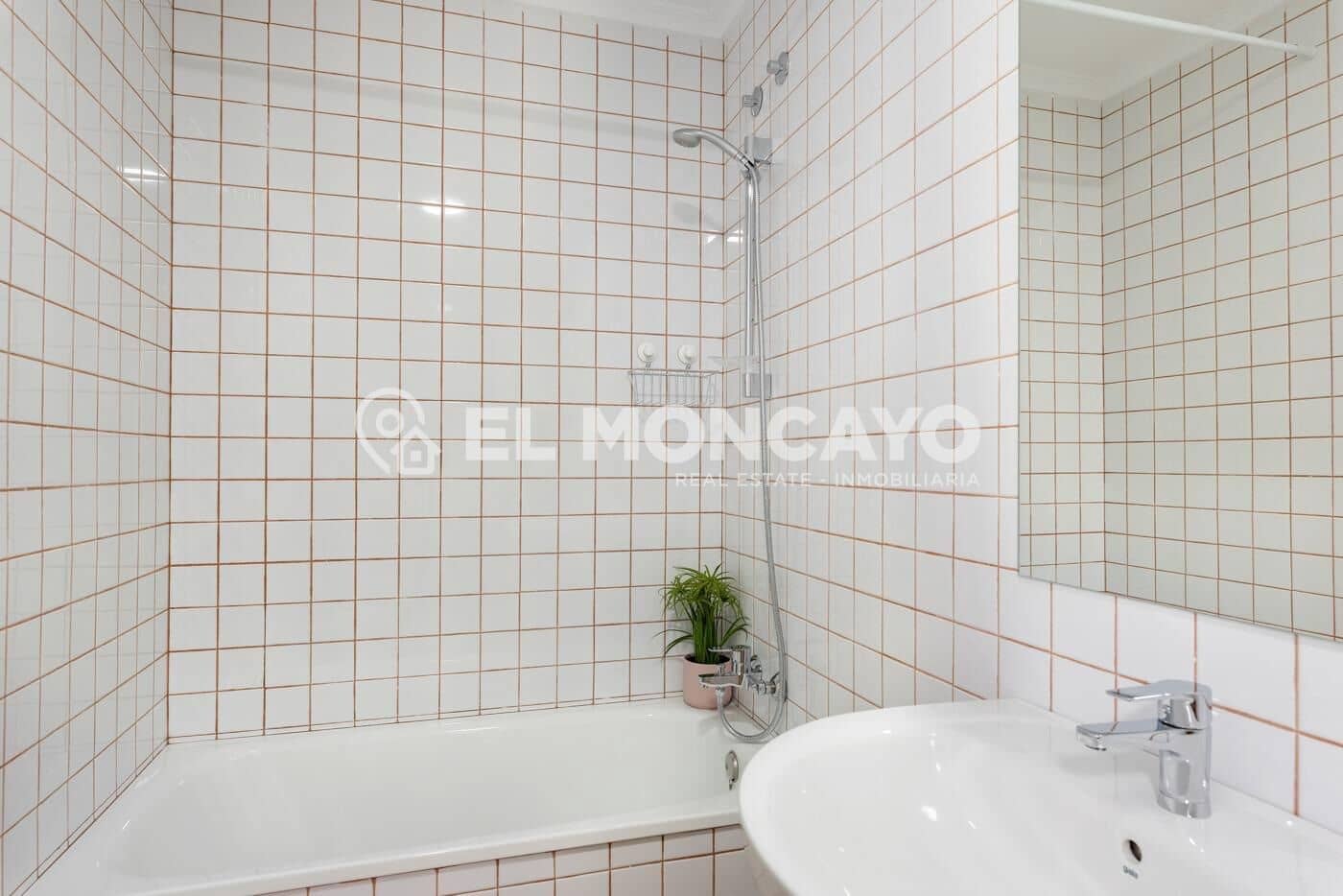 3 sovrum Lägenhet till salu i Guardamar del Segura med garage - 299 999 € (Ref: 9395923)