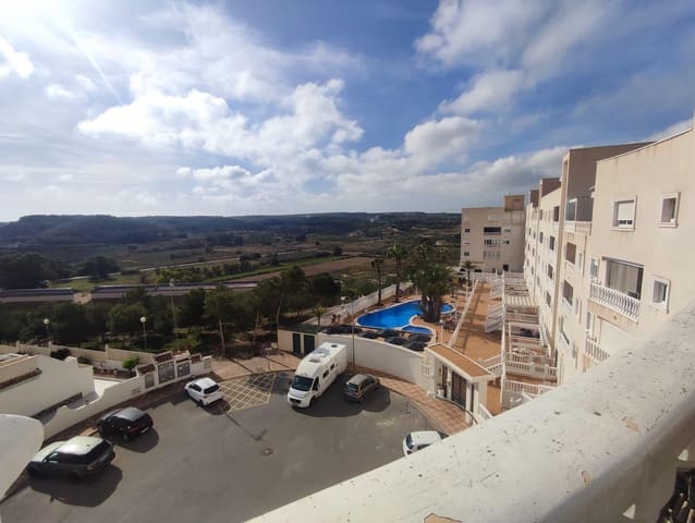 Ático de 4 habitaciones en Guardamar del Segura en venta con piscina - 189.900 € (Ref: 9395926)